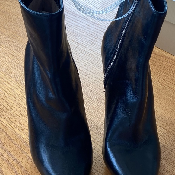 Women’s MICHEAL Micheal Kors Black Leather ankle boots Silver Spike Heels Sz 5.5 - Picture 7 of 10